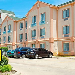 Super 8 By Wyndham Irving/Dfw Apt/North